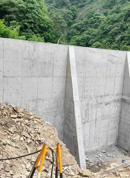 荷泽牡丹区重力式挡土墙